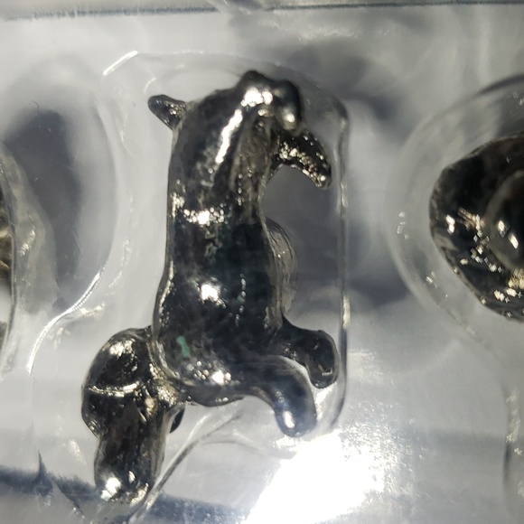 8 Solid Metal Dog Magnets 🧲 - Picture 4 of 6